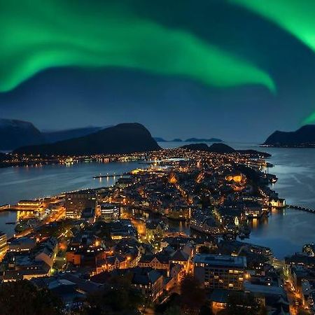 Charming Apartment In Alesund Center With Free Parking Exterior foto